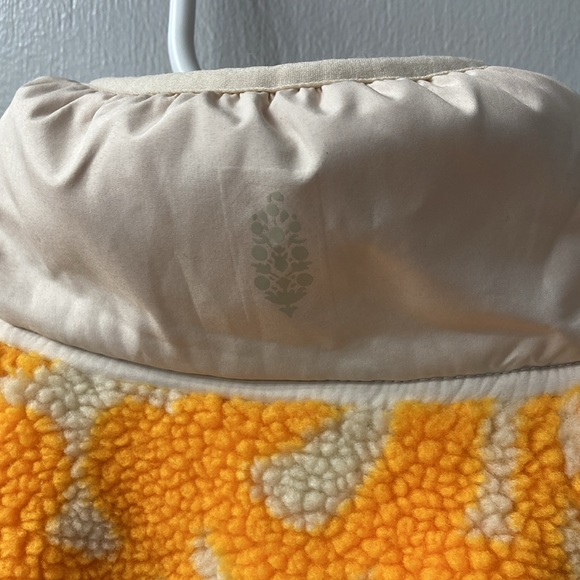 FP Movement Hit the Slopes Rocky Ridge Marigold Combo Printed Fleece Jacket NWOT - Picture 3 of 13